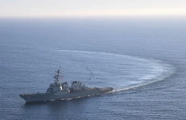 За вошедшим в Черное море эсминцем США следит ВМФ России