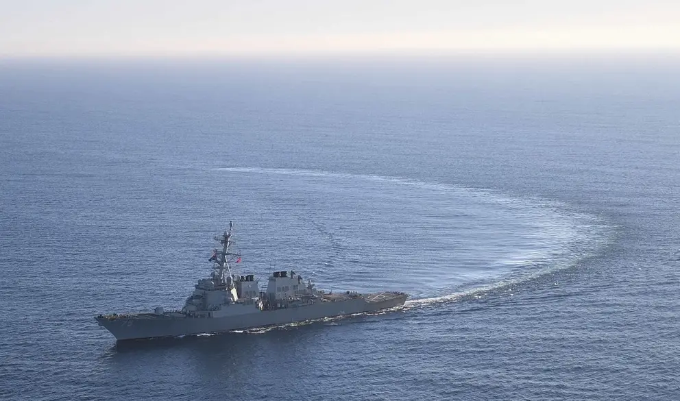 За вошедшим в Черное море эсминцем США следит ВМФ России