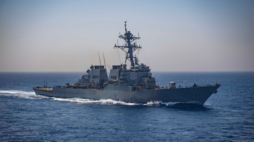 Ракетный эсминец Arleigh Burke ВМС США держит курс на Черное море