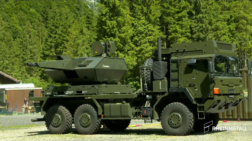 Новый зенитный комплекс Rheinmetall покончил с эскадрильей дронов (видео)