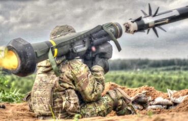 СМИ: Украина подвозит к границе Javelin, Россия строит склады боеприпасов