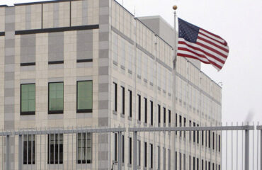 США планирую эвакуировать служащих из посольства на Украине