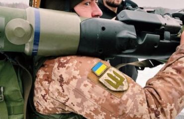 Украинская армия распаковывает противотанковые ракеты, полученные из Великобритании 