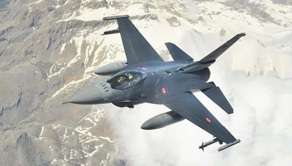 Турецкие F-16 вновь пролетели над греческим Инусе