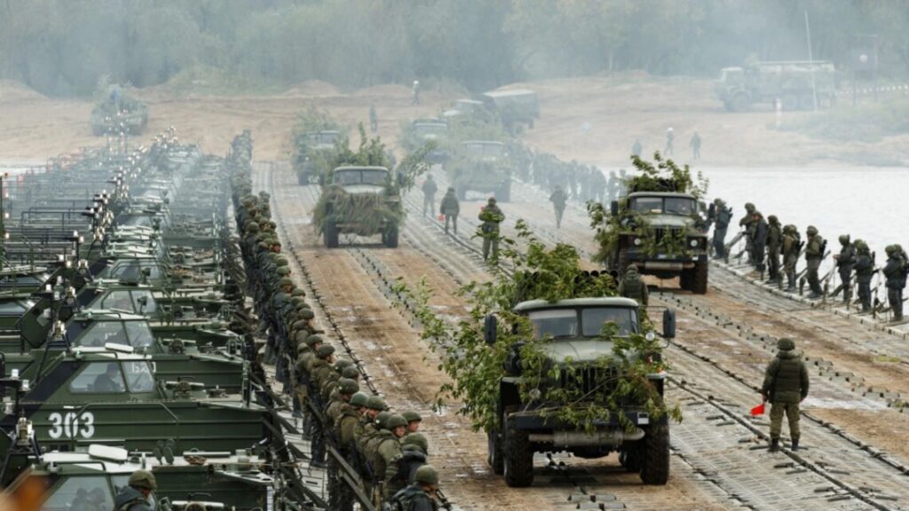 Минобороны РФ опубликовало кадры вывода военной техники по окончании части учений