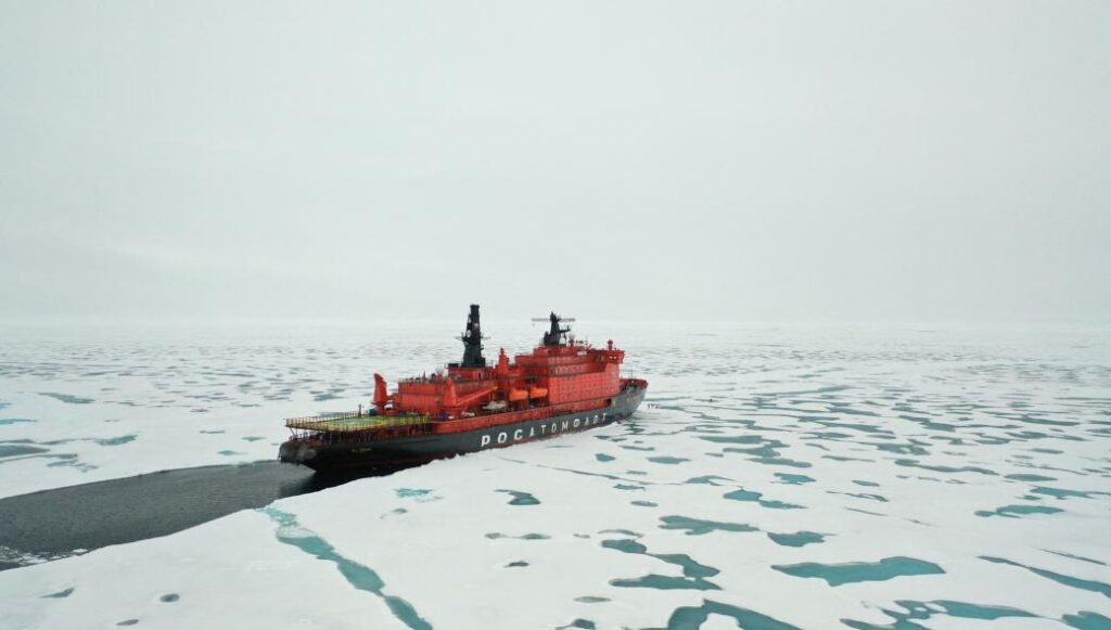 Тихоокеанский флот ВМФ России: из Японского моря в Охтское за ледоколом