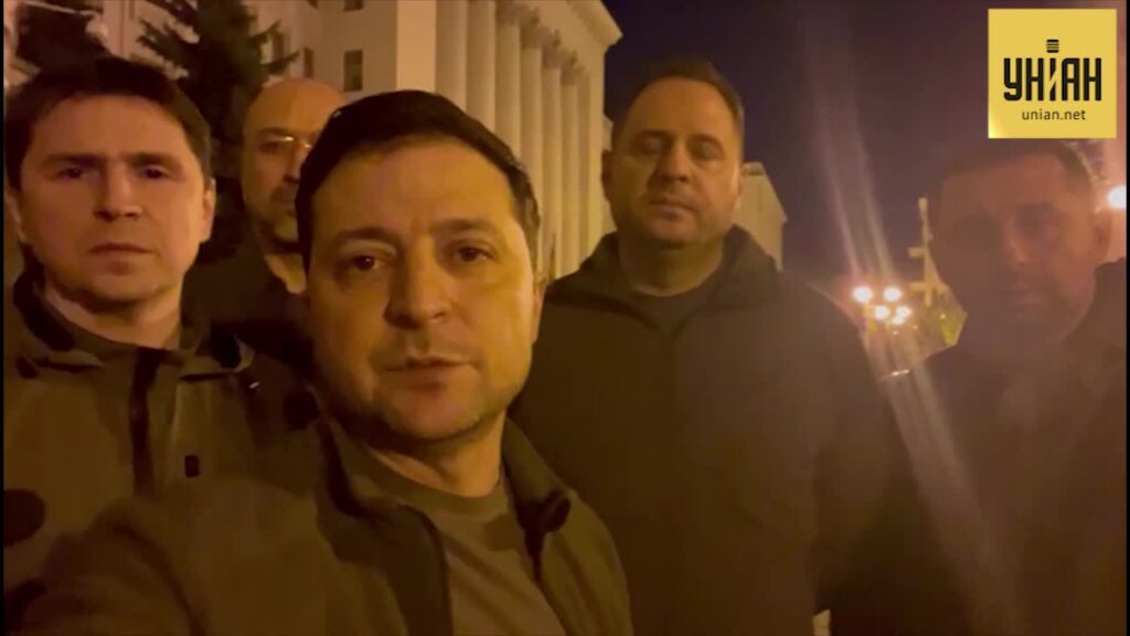 Зеленский нашёлся: президент Украины записал видео, чтобы показать, что он остается в Киеве