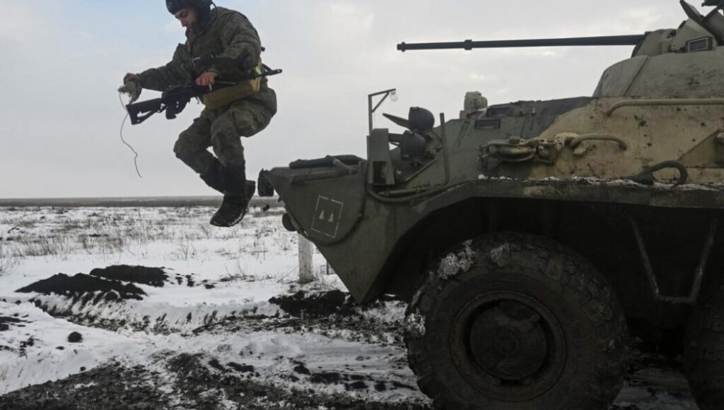 Видео: Бронетехника ВСУ сталкивается друг с другом