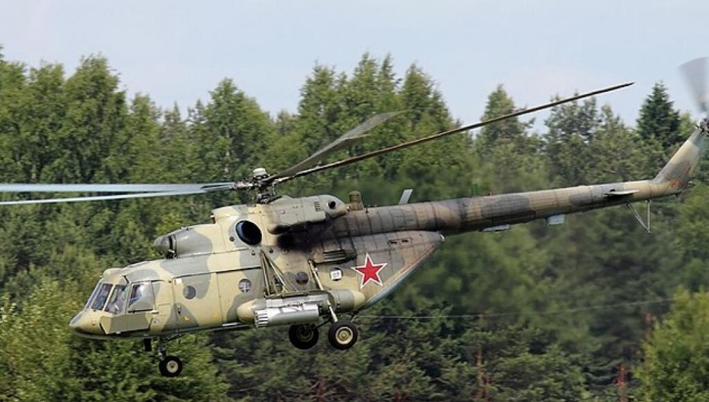 Видео: российские вертолеты садятся на украинскую военную базу