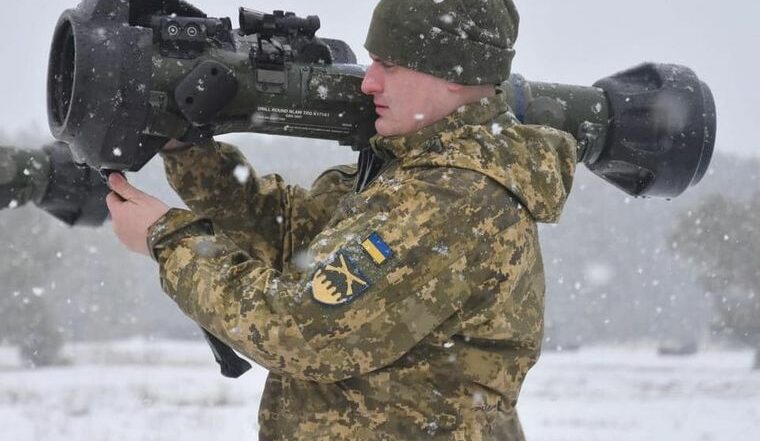 Британские инструкторы учат украинских военных применять ракетные комплексы NLAW