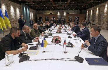 Переговоры российской и украинской сторон начались в Турции