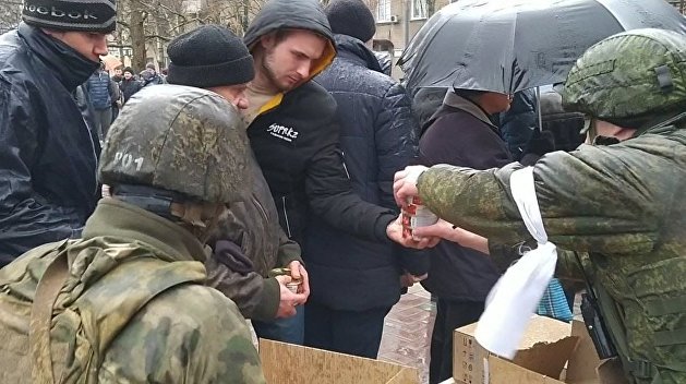 Российские военные доставили гуманитарную помощь в пригород Чернигова