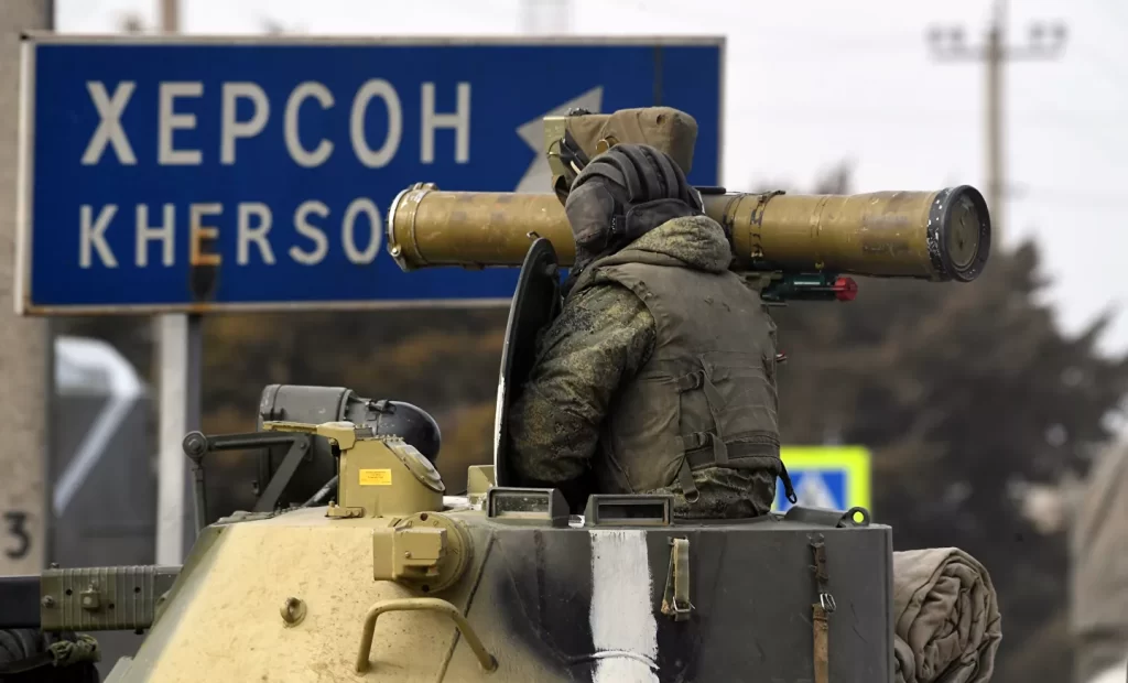 Российские ВС взяли под полный контроль Херсон