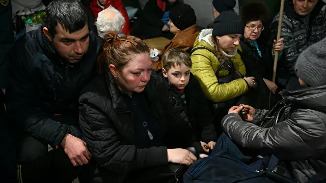 Видео: Беженцы из Мариуполя жалуются, что в них стреляли украинские военные