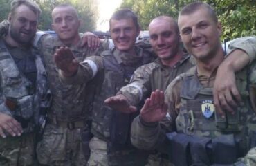 Боевики украинского ультраправого националистического батальона «Азов» взорвали дом, в подвале которого было 200 человек 