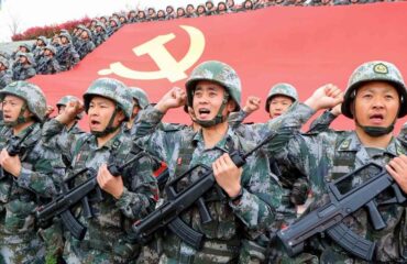 Китайцы возмущены украинскими военными преступлениями: призывы поднять красный флаг в Киеве