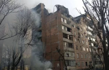 В Донецке украинские войска обстреляли жилой дом, в результате чего обрушилась крыша