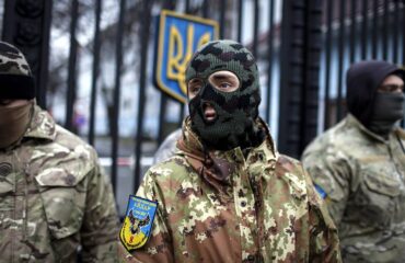 Жительница Мариуполя рассказала, как “азовцы” брали в заложники мирное население