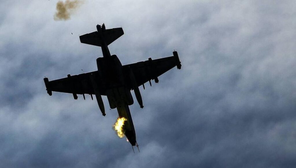 Российский Су-25 смог вернуться на базу с одним двигателем