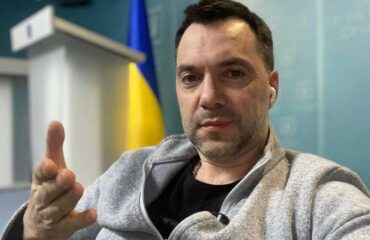 Советник руководителя Офиса Президента Украины Алексей Арестович считает, что вскоре ВС РФ будет просто “нечем” воевать
