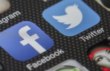 В ответ на дискриминацию российских СМИ в России заблокировали Facebook и Twitter 