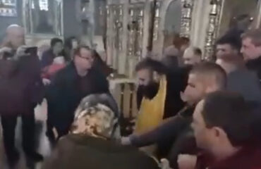 Видео: Украинские боевики похитили православного священнослужителя из храма