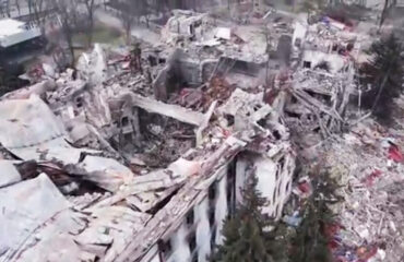 Спасатели МЧС ДНР из-под завалов драмтеатра в Мариуполе извлекли тела 11 погибших мирных жителей