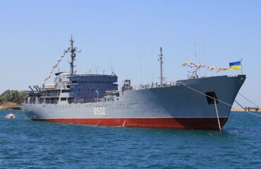 В порту Мариуполя украинские боевики подожгли корабль Донбасс”