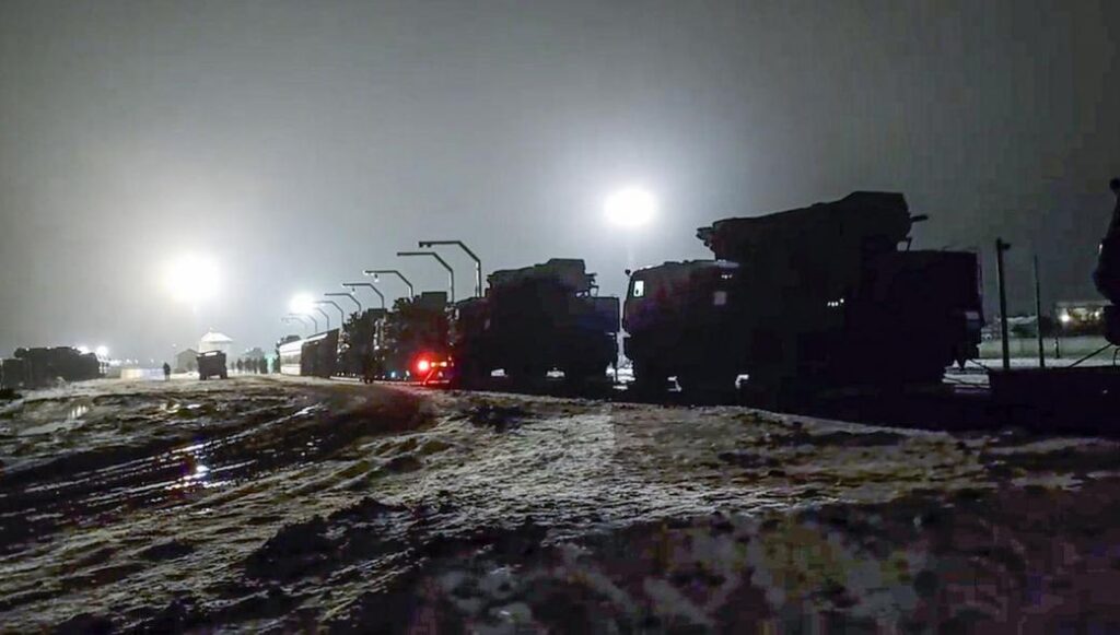Жители Донбасса российским военным: “Мы ждали вас восемь лет”