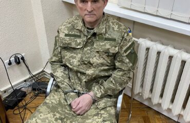 На предложение обменять Медведчука на пленных Медведев посоветовал киевским властям “крепко запирать двери на ночь, чтобы самим не оказаться в числе обмениваемых лиц”