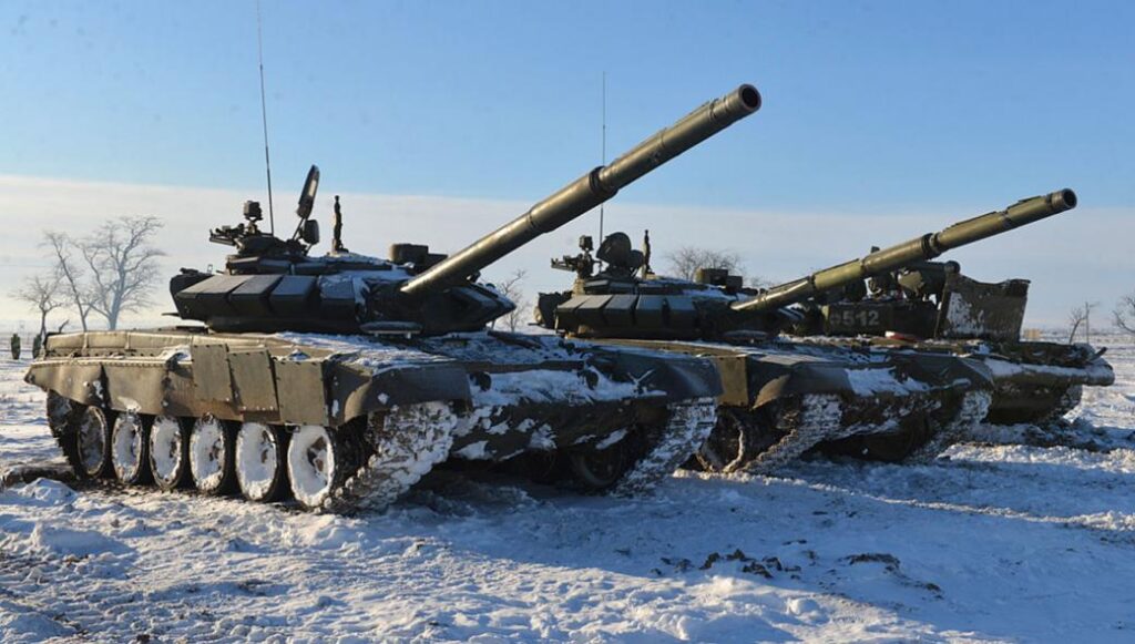 Спутниковые снимки: российские силы окружили Донбасс