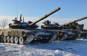 Спутниковые снимки: российские силы окружили Донбасс 