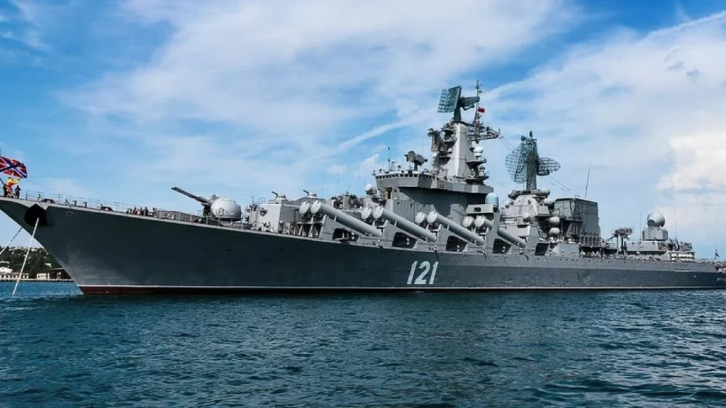 Флагман Черноморского флота России крейсер “Москва” получил серьёзные повреждения из-за пожара