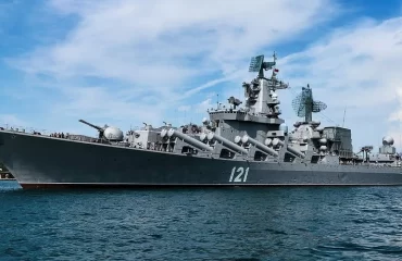 Флагман Черноморского флота России крейсер “Москва” получил серьёзные повреждения из-за пожара