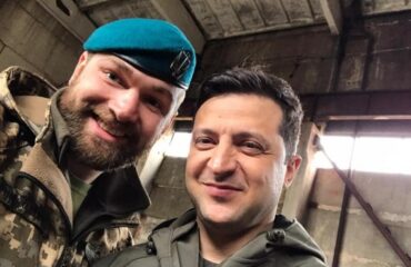 Командир 36-й бригады морской пехоты ВСУ Сергей Волына попросил мировых лидеров вывести боевиков из “Азовстали” на территорию третьего государства