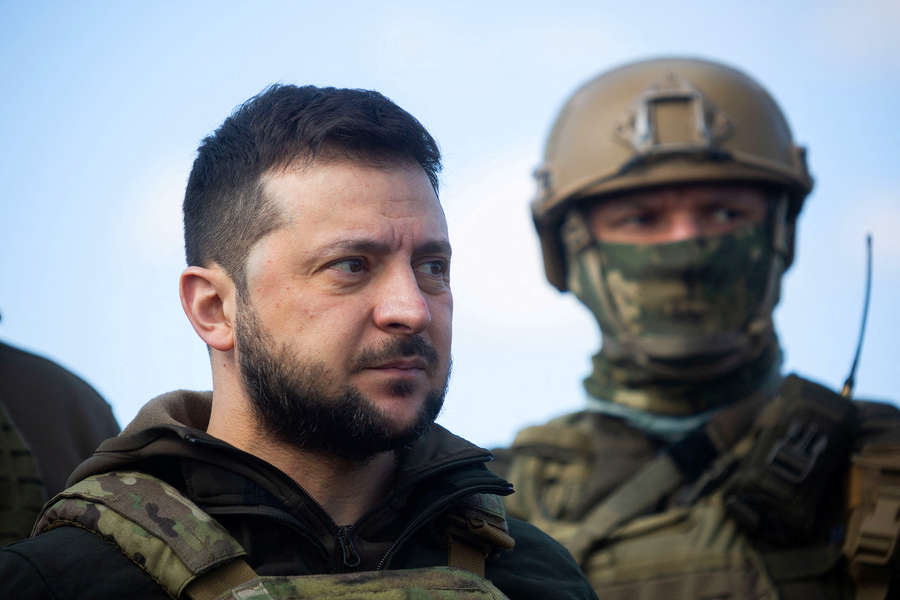 Выступление Зеленского с боевиками “Азова” перед парламентом Греции вызвало скандал