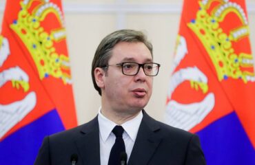 Вучич: “Позор вам всем! Разве вы отменили свои рейсы, когда 19 стран бомбили Сербию?”