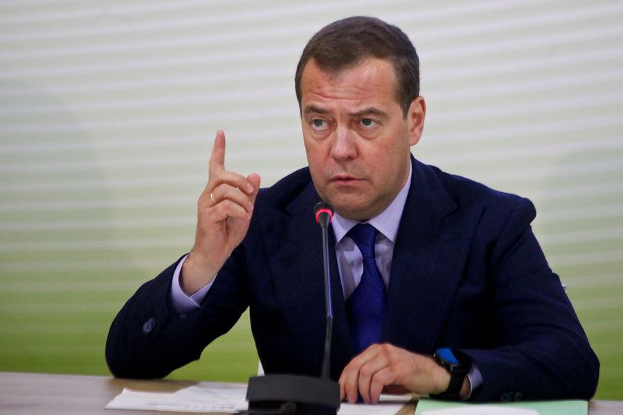Медведев: “Не нужен Зеленскому никакой мирный договор. Для него мир – это конец”