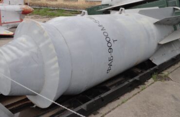 В украинских СМИ обсуждают, каким боеприпасом Россия ударит по “Азовстали”