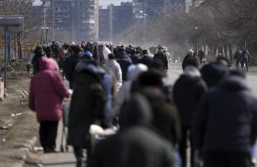 Видео: Мариуполь возвращается к нормальной жизни