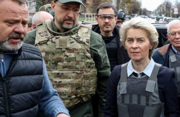 Урсула фон дер Ляйен побывала в Буче и заявила, что там произошло “невообразимое”