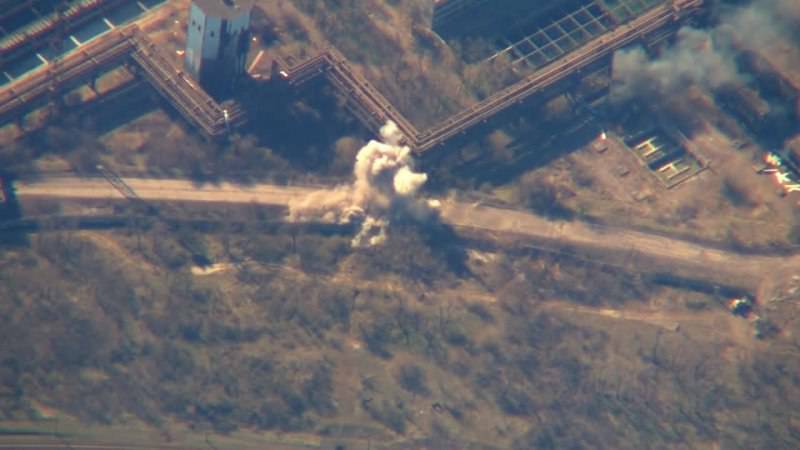Минобороны России разместило видео, в котором показывает уничтожение бронетранспортёра ВСУ