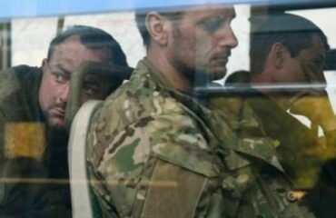 Кадры сдачи Волыны в плен с территориии завода “Азовсталь”