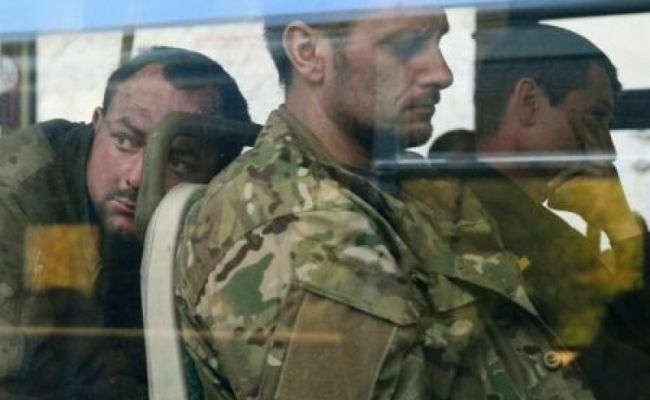 Кадры сдачи Волыны в плен с территориии завода “Азовсталь”
