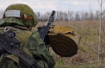 Видео Минобороны: Кадры работы разведывательно-штурмовых групп подразделений Воздушно-десантных войск