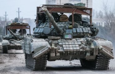 Видео: украинские военные разрушают мосты, чтобы задержать продвижение ВС РФ 