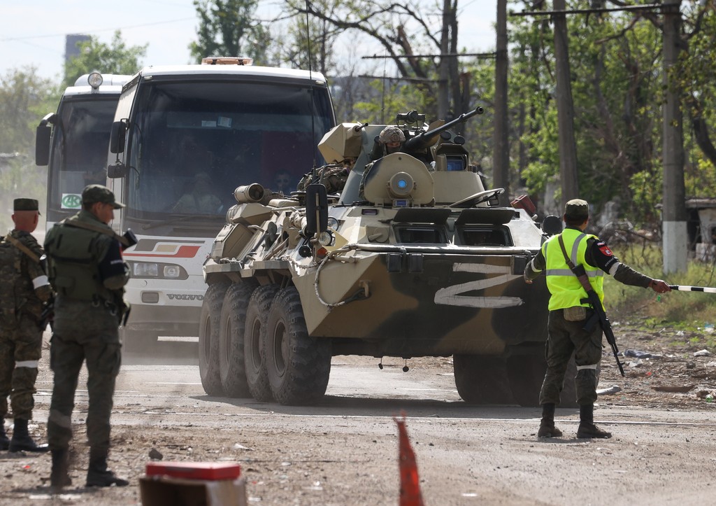 Новые кадры выхода украинских боевиков из «Азовстали»