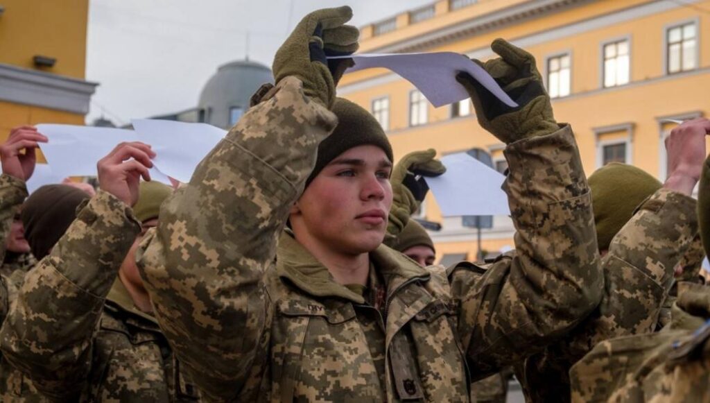 Видео: украинские военные массово сдаются российским войскам