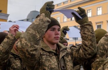 Видео: украинские военные массово сдаются российским войскам