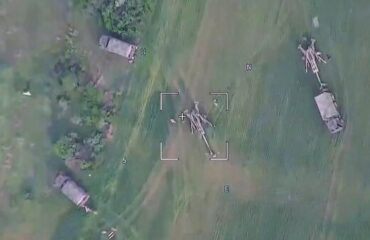 Видео: Уничтожение батареи американских гаубиц М777